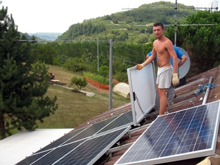 Die Solar-Anlagen im Bau