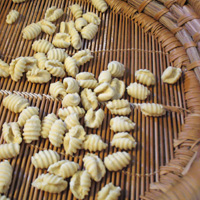 I Cavatelli di Nonna Angela nel setaccio, appena preparati I Cavatelli di Nonna Angela nel setaccio, appena preparati