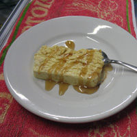 il Semifreddo al Torrone guarnito di crema all'amaretto il Semifreddo al Torrone guarnito di crema all'amaretto
