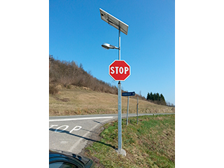 il lampione fotovoltaico da noi installato al bivio per Orbregno il lampione fotovoltaico da noi installato al bivio per Orbregno